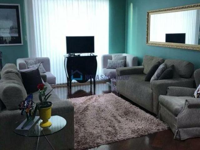 Sobrado Vila Mariana 420m². 6 vagas. 3 quartos suítes. Piscina. Vago