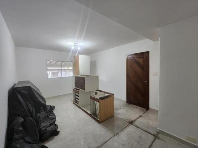Sobrado Vila Sônia, 3 dormitórios, 3 banheiros, 2 vaga de carro. Fl58
