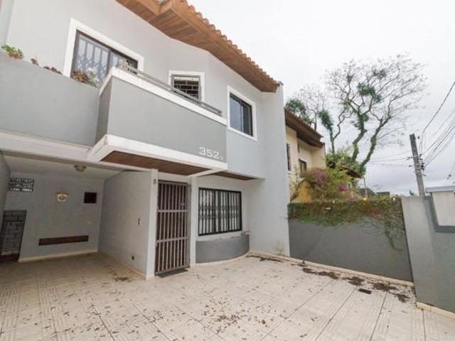 Sobrado frente rua 03 dormitórios 01 suíte 041 99710 46 52