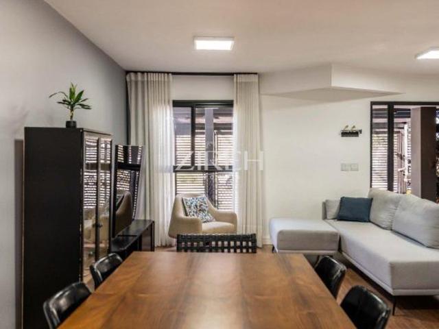 SOBRADO 03 QUARTOS, REFORMADO, COM ÁREA COMERCIAL, NO CENTRO CÍVICO