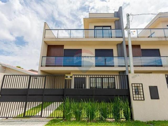 Sobrado 150m², 3 quartos, suíte, 2 vagas, 2 churrasqueiras. Boqueirão