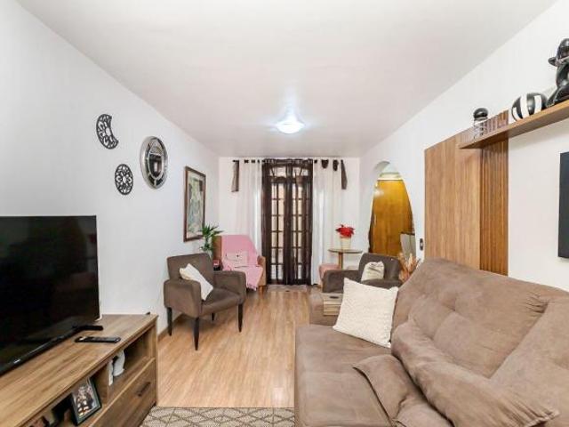 Sobrado 160m², 3 quartos, 2 banheiros, 2 vagas, churrasqueira. Novo Mundo