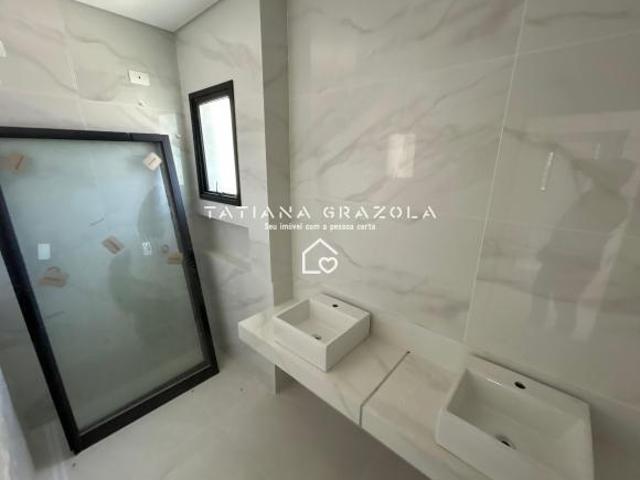 Sobrado 166m² Guabirotuba — 3 Quartos 1 Suíte, 2 Vagas, Acabamento Alto Padrão