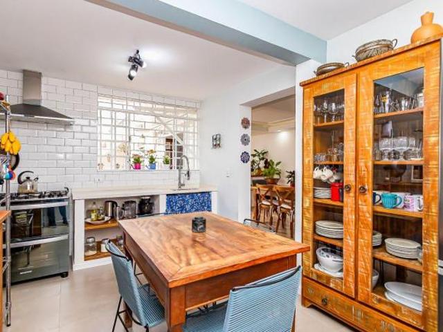 Sobrado 171m² | 3 Quartos 1 Suíte | 3 Banheiros | 4 Vagas de Garagem | Guaíra Curitiba/PR