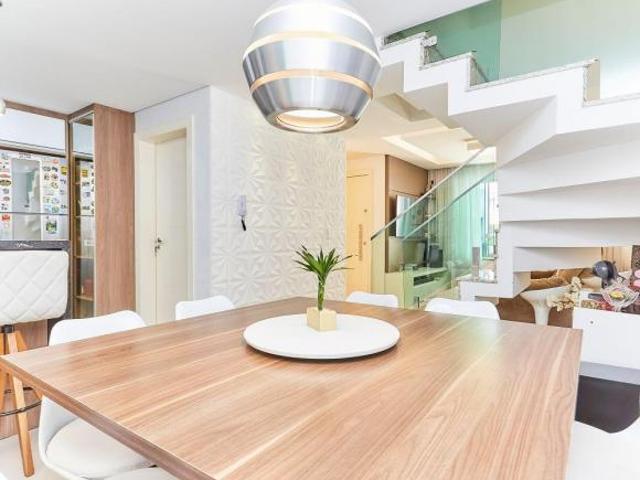 Sobrado 196m², Cond. Reserva do Bosque, 3 quartos, suíte, 4 vagas, churrasqueira. Boqueirão