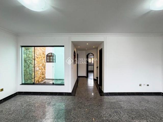 SOBRADO 220m² com 3 Suites e 8 vagas Jordanópols SBC