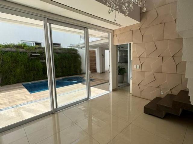 Sobrado, 325 m², 3 qts, 4 banh 3 vagas, Plano Diretor Sul
