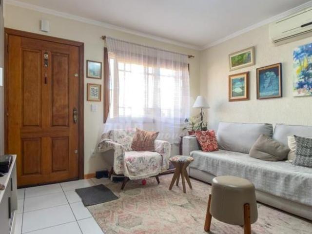 Sobrado 3 dormitórios no Altos do Ipê 104m², Zona Sul