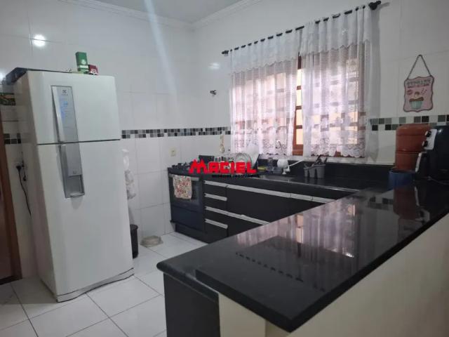 Sobrado 3 Dorms 1 Suíte 158m² Jardim Oriente, SJC
