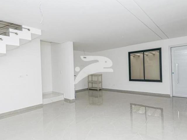 Sobrado 3 Quartos Xaxim 150m²