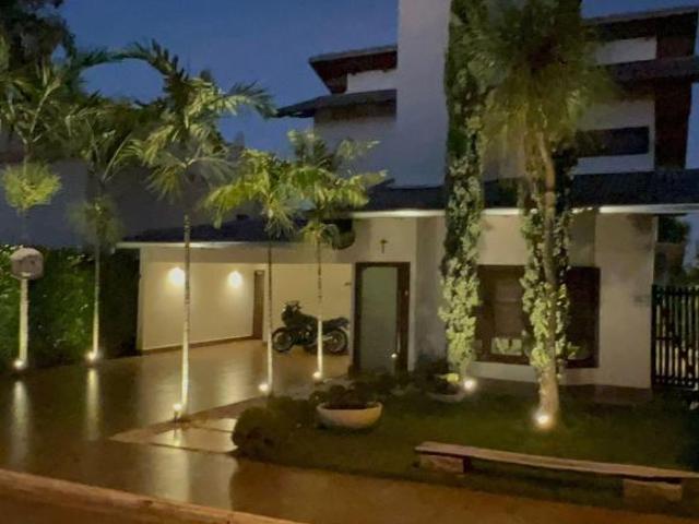 Sobrado 4 suítes, sala 2 ambientes, área gourmet, piscina, Jardins Madri, Goiânia, GO