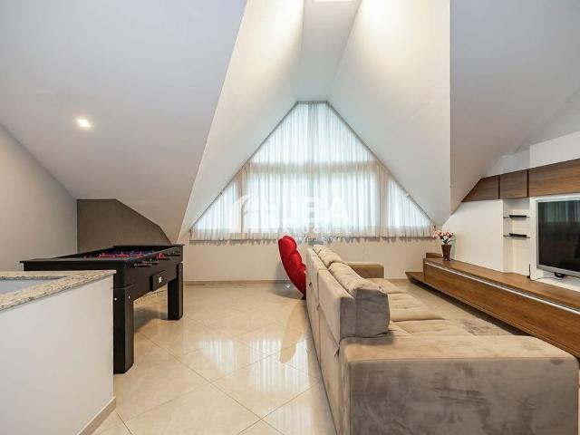 Sobrado 4 Quartos Guabirotuba 237m²