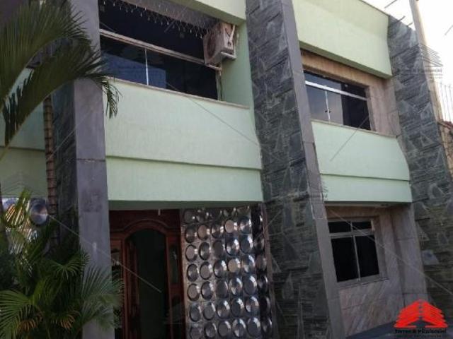 SOBRADO 5 DORMITÓRIOS, 11 BANHEIROS, 12 VAGAS, PISCINA, CHURRASQUEIRA, QUINTAL, 608 MTS ÁREA CONSTRU