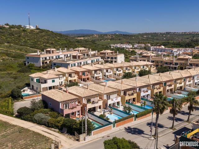 Sobrados de 3 quartos com piscina em Burgau, Oeste Algarve Gatehouse internacional Algarve