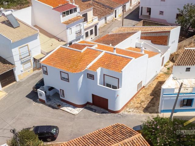 Sobrados reformados de 3 quartos em Almadena Luz, Algarve 127m² Luz