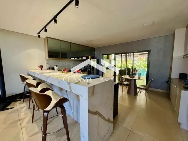 Sobrado/residência em Uberlândia – Jardim Karaíba, 3 suítes com closet e área de lazer completa
