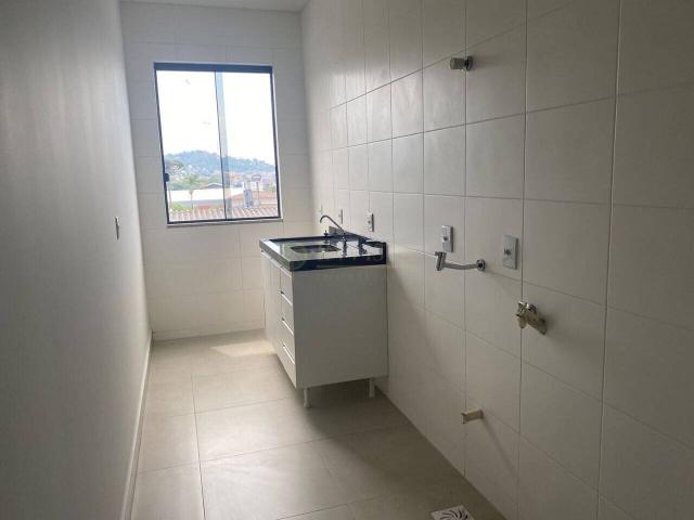 Sobre apartamento com 64 m² em São José SC