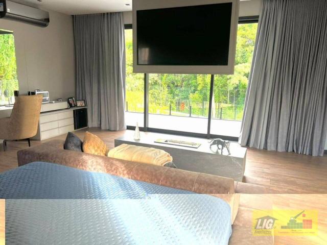 Sobre casa com 700 m² em Cotia SP