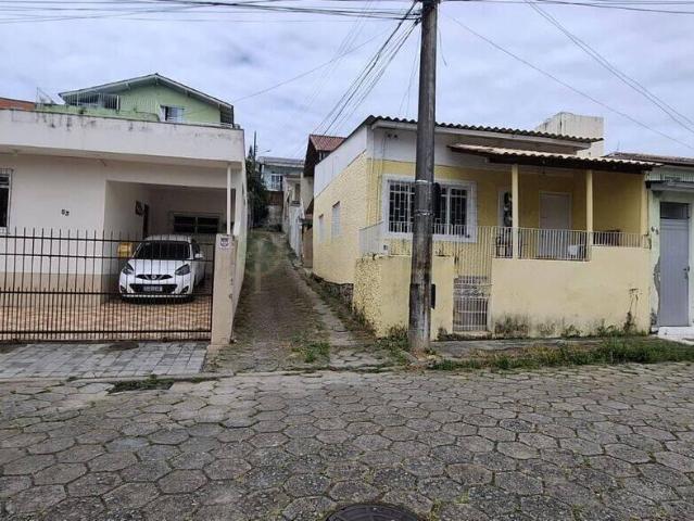 Sobre casa com 72 m² em Florianópolis SC