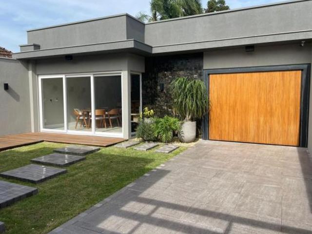 Sobre casa com 162 m² à venda em Igrejinha RS, Casa moderna com s