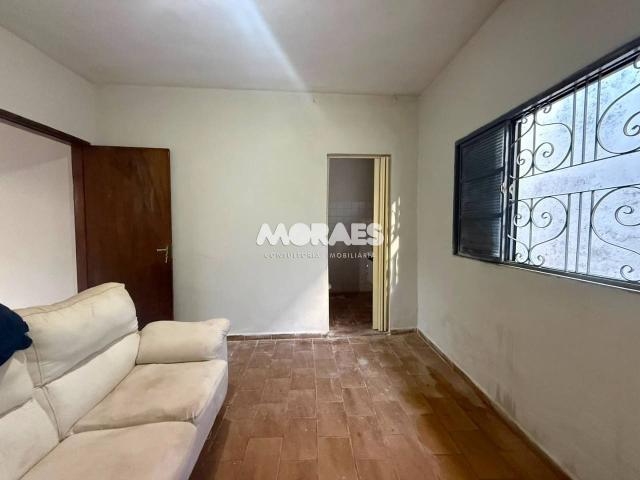 Casa com 2 quartos para alugar, 180 m² por R$ 1.800/mês Jardim Vânia Maria Bauru/SP