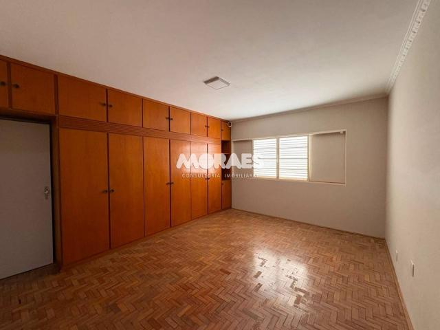 Casa com 3 quartos para alugar, 250 m² por R$ 4.900/mês Jardim Panorama Bauru/SP