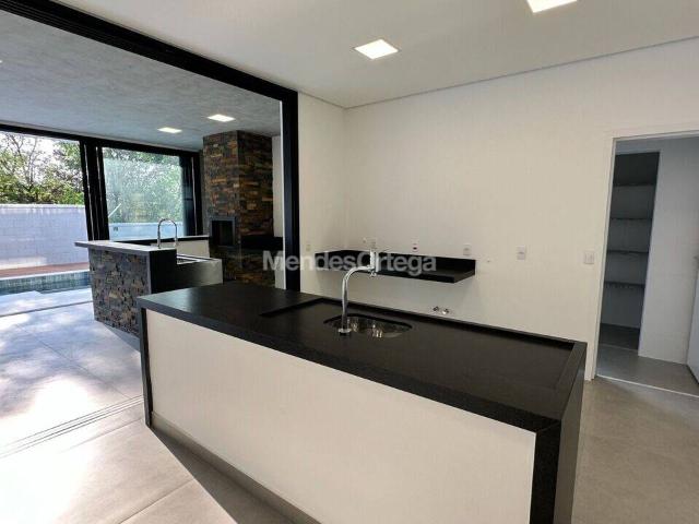 Sobre casa com 284 m² para alugar ou à venda em Votorantim SP