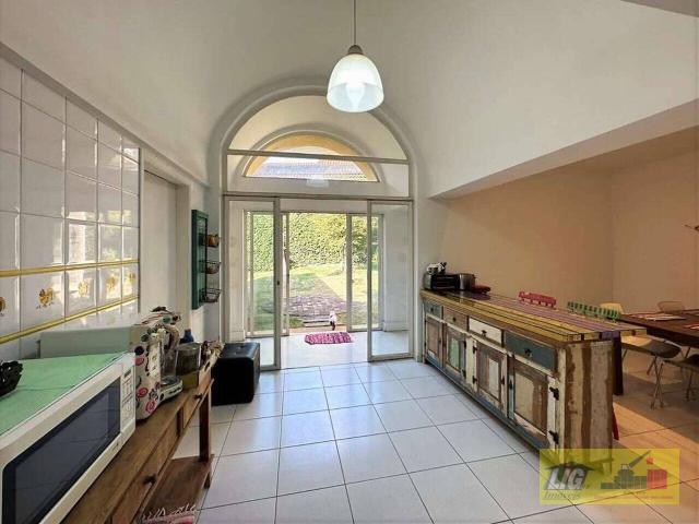 Sobre casa com 309 m² para alugar ou à venda em Cotia SP