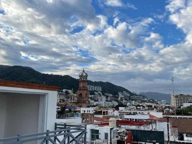 SOBRE EL MALECON EN VENTA O RENTA PUERTO VALLARTA ?USO DE SUELO! FRENTE AL MAR