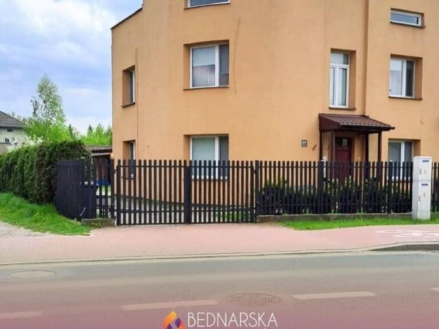 Do sprzedania przestronny dom 140 m² z garażem i ogrodem zimowym