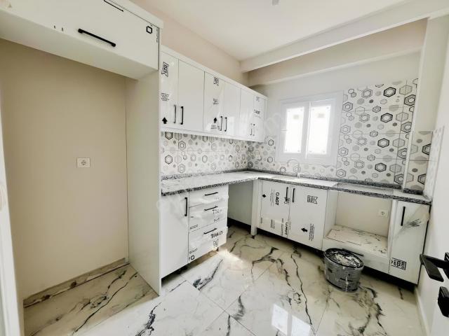 Sofude'de De Kapalı Mutfak Sıfır Cadde Üzeri 3 Cepheli 2+1 Daire