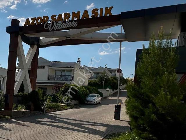 Sofia Gayrimenkul'dan Geniş Arsa Paylı Satılık Köşe Villa!
