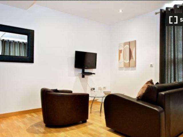 Sofia's Lounge, 166 Fountainbridge, City of Edinburgh, EH3 9RX, United Kingdom | 2 bed apartment for rent #138734692 | Rentberry