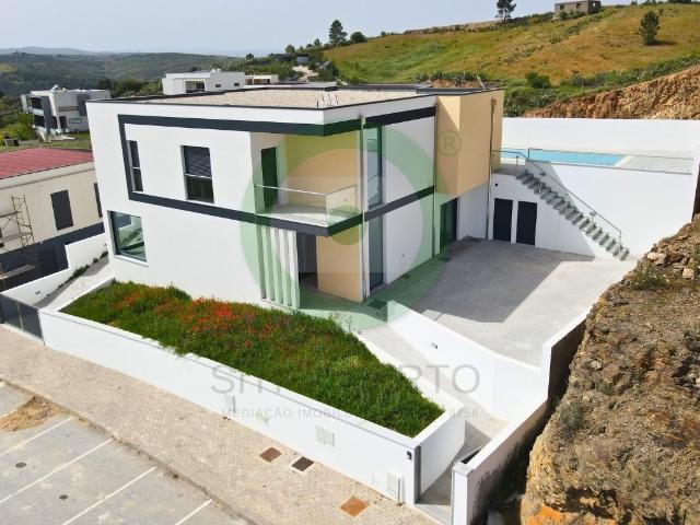 Sofisticação e Conforto: Moradia de Luxo com Piscina numa das Zonas Mais Exclusivas de Mirandela