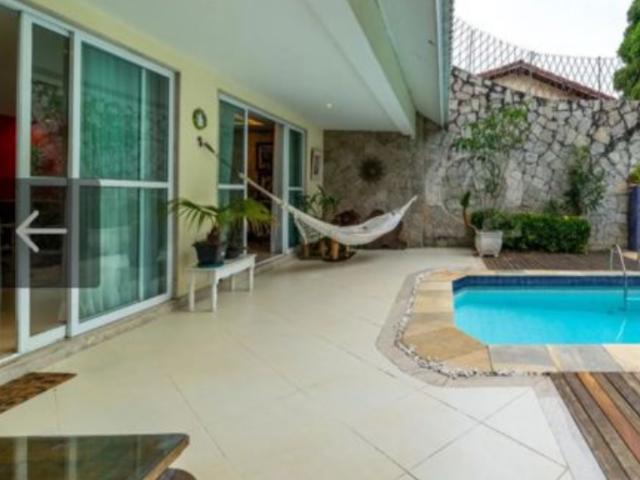 Sofisticada Casa em Condomínio na Barra da Tijuca