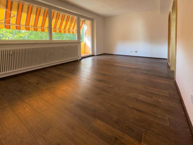 Sofort beziehbar – Großzügige 3 Zimmer Wohnung mit Balkon und Parkplatz in Maria Enzersdorf