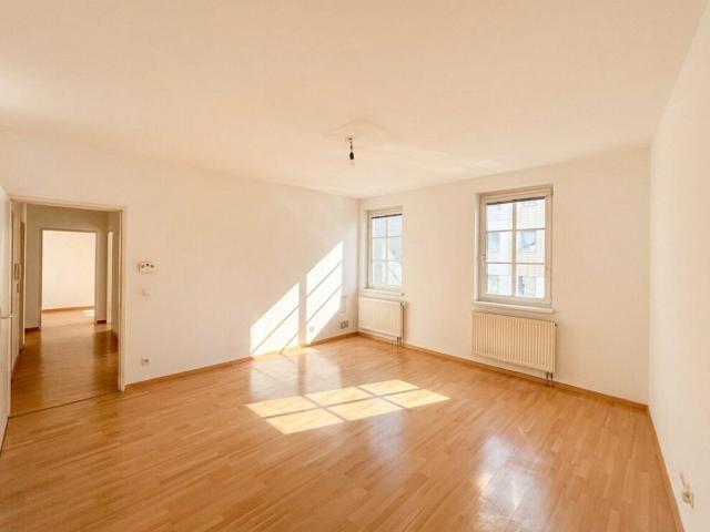 Sofort Beziehbar! 3 Zimmer Wohnung in der Innenstadt | Separate Küche | Großes Bad | Klimaanlage