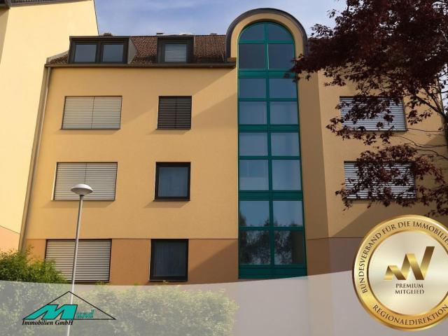 sofort beziehbare 2 Zimmer Wohnung neu renoviert inkl. Aufzug Balkon und Garage