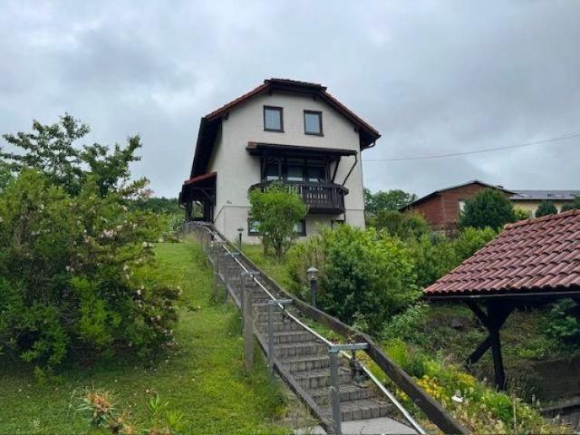 Sofort beziehbares freistehende Einfamilienhaus mit gepflegtem Garten und Carport usw. in idyllischer Randlage zu vermieten!