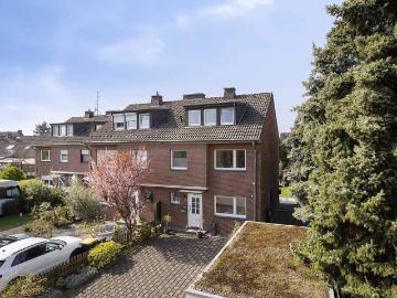 Sofort bezugsbereit modernes Einfamilienhaus mit drei Garagen in Ratingen Lintorf