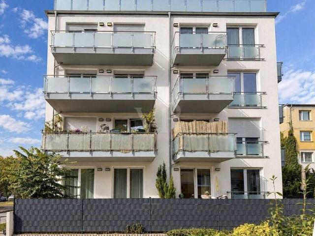 Sofort bezugsbereit: Barrierefreie 2 Zimmer Wohnung mit Südbalkon und Aufzug in Berlin Pankow