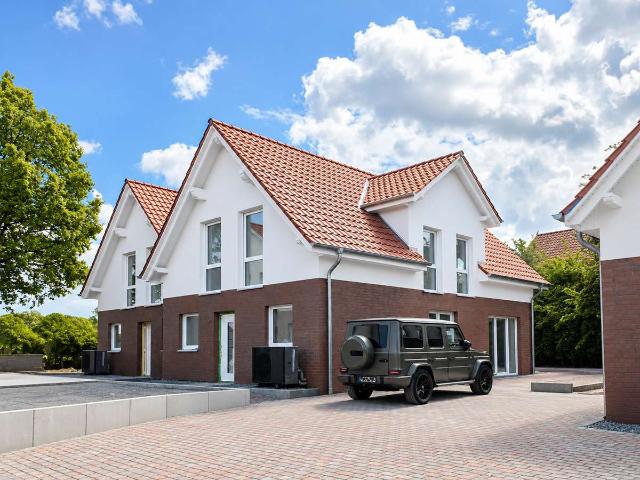 Sofort bezugsbereit, direkt am Feld, NEUBAU, eingewachsenes Grundstück*Feldrandlage*Provisonsfrei