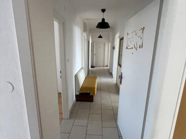Sofort bezugsbereit: 5 Zimmer Wohnung mit Terrasse in Kledering