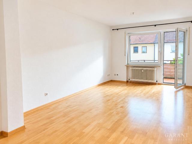 Sofort bezugsfrei: 3 Zimmer plus Hobbyraum und großer Loggia