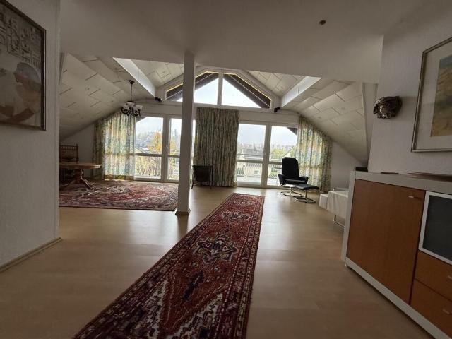 Sofort bezugsfrei! Riesen Terrasse und wunderschöne Dachgeschosswohnung