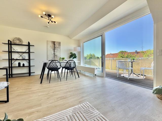 Sofort einziehen! Moderne 4 Zimmer Wohnung mit 2 Balkonen und Stellplatz