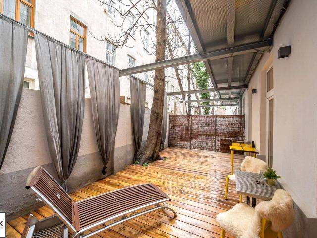 VIDEOBESICHTIGUNG* Sofort Einziehen oder vermieten: moderne 2 Zimmer Altbauwohnung mit 25 m² Terrasse & Innenhof * Nähe Augarten
