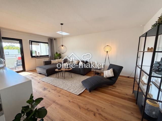 Sofort Einziehen! Frisch renovierte 3,5 Zimmer Wohnung mit Balkon und Garage