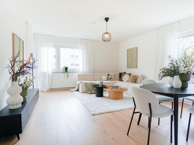 SOFORT EINZIEHEN: Helle Drei Zimmer WHG mit Balkon in der Neustadt