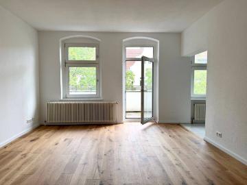 Sofort einziehen: Helle 2 Zimmer Wohnung mit traumhaftem Balkon